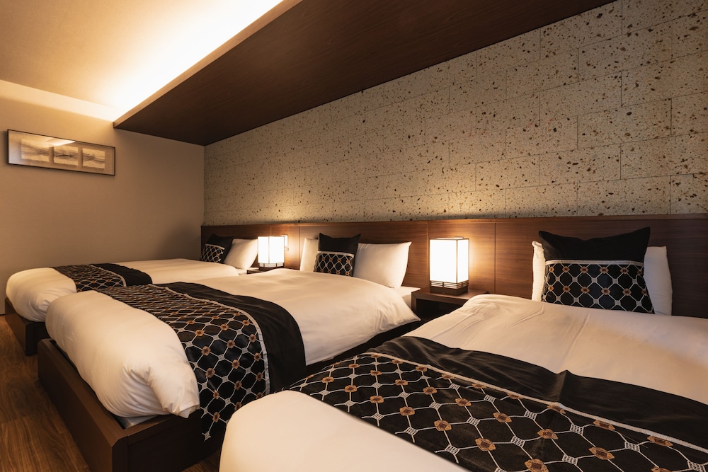 Grand Base Iolani 6/26
