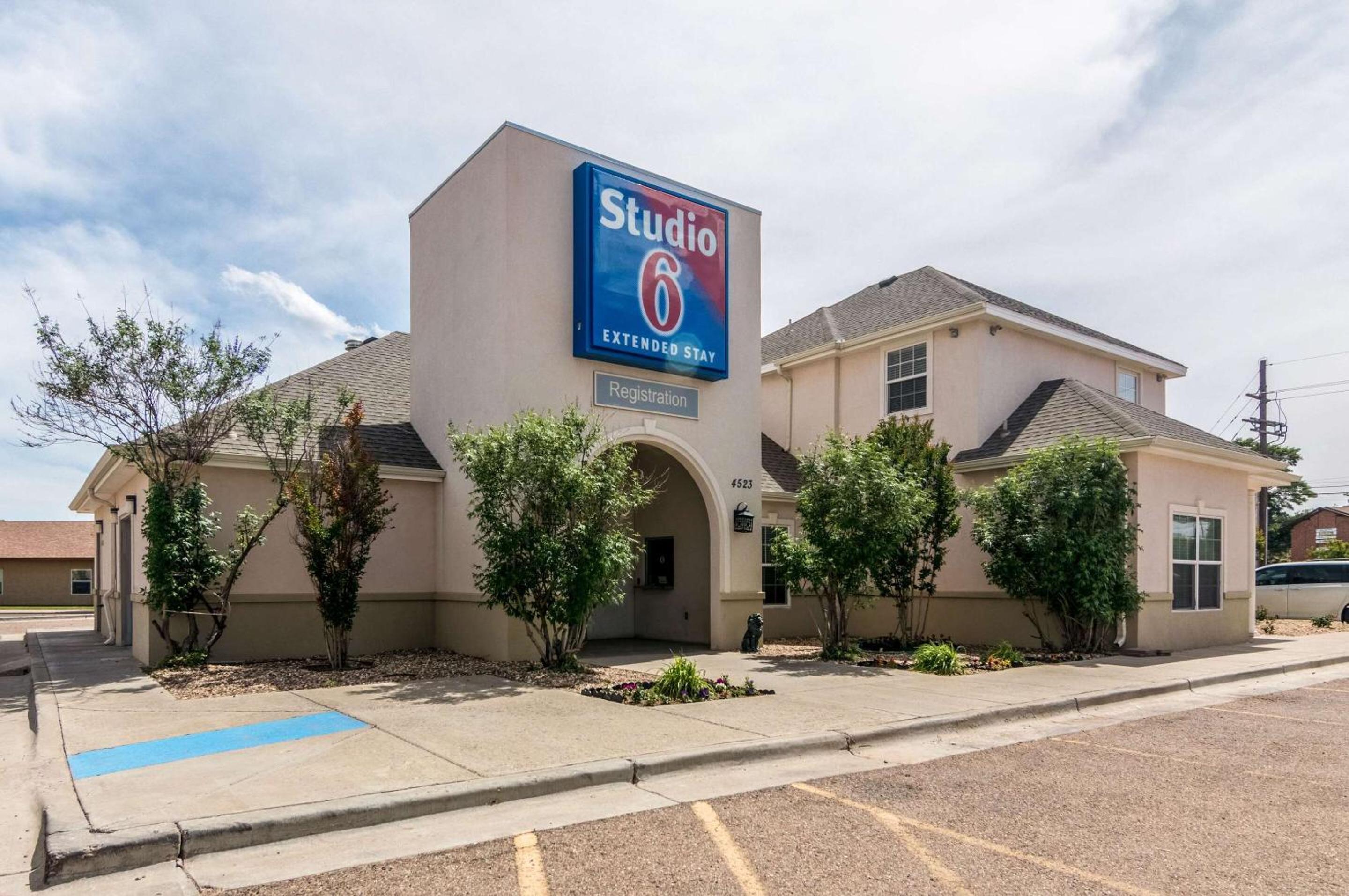 Studio6 Lubbock, TX 37/43
