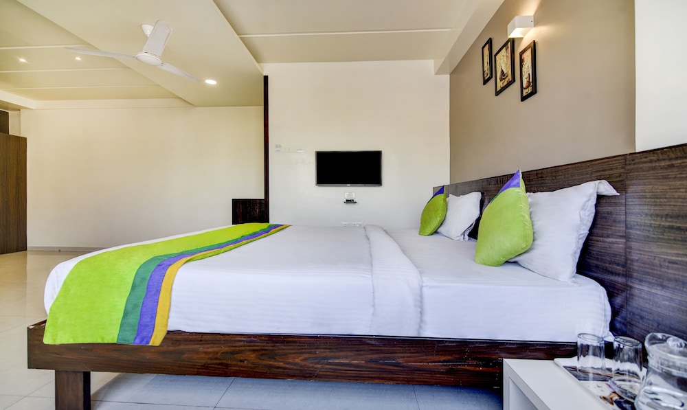 Treebo Shree Sai Suites 17/32