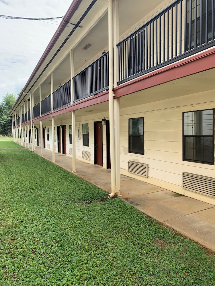 Budget Inn Talladega 56/61