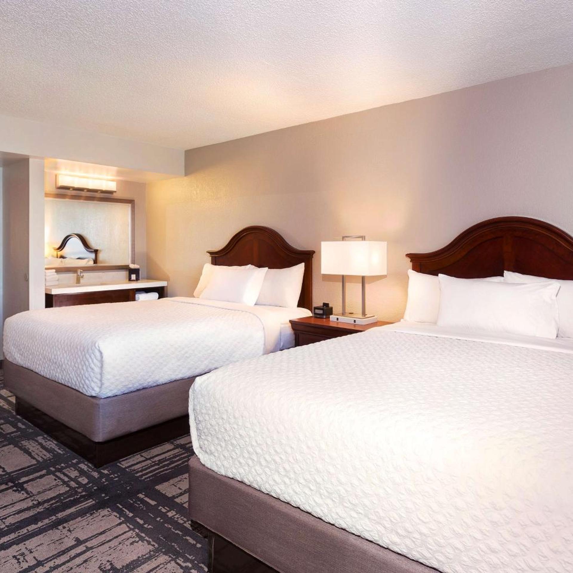 1 BEDROOM, SUITE, 2 QUEEN BEDS, SOFA