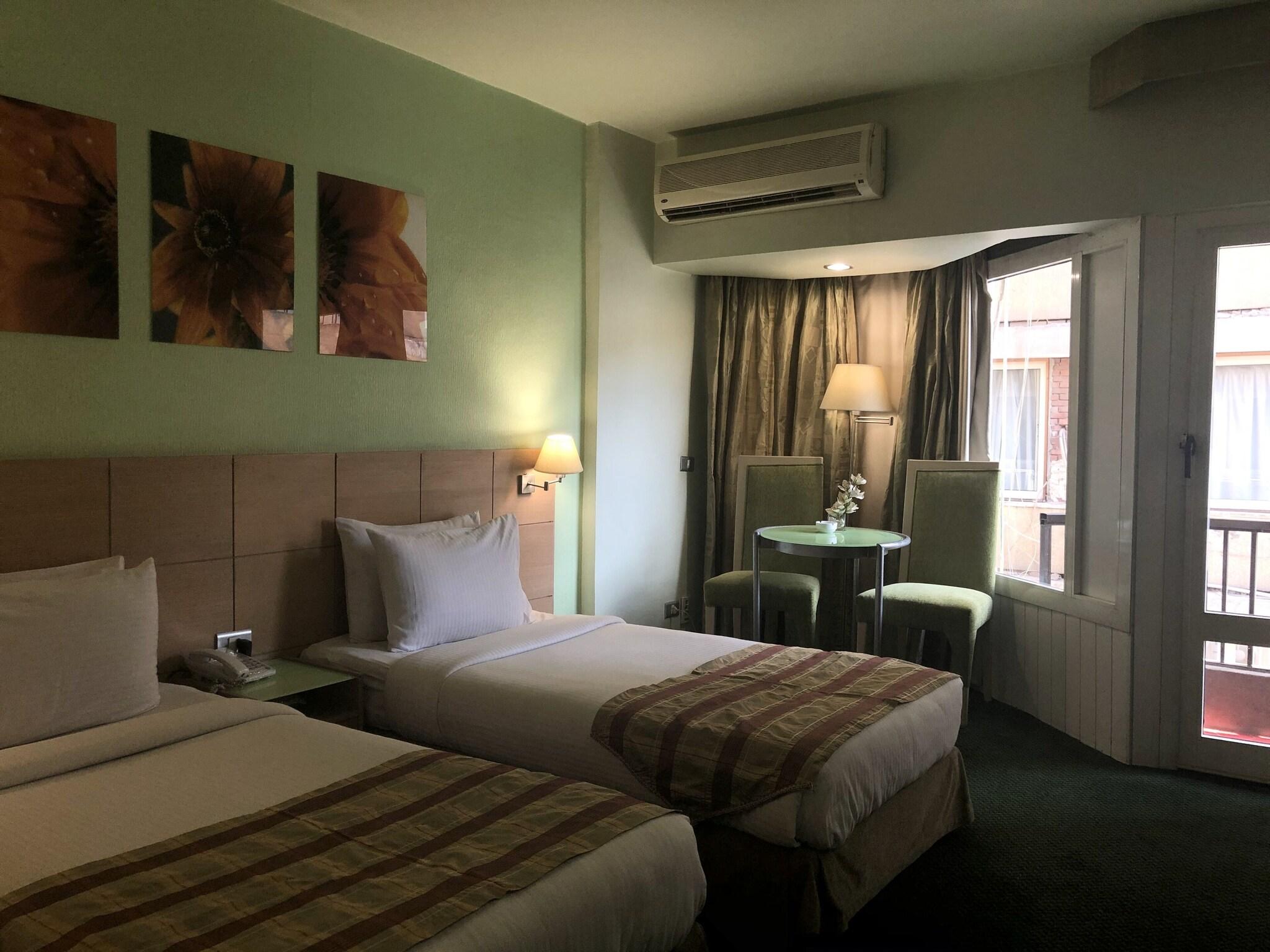 Deluxe, Double Bed