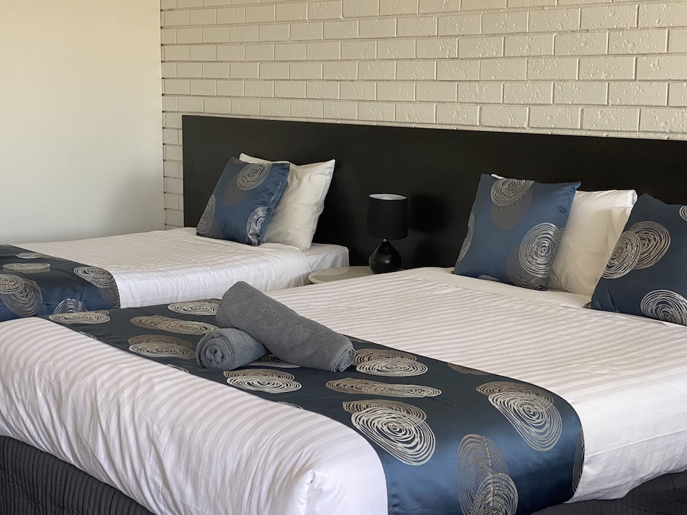 SOUTHERN OCEAN MOTOR INN 23/67