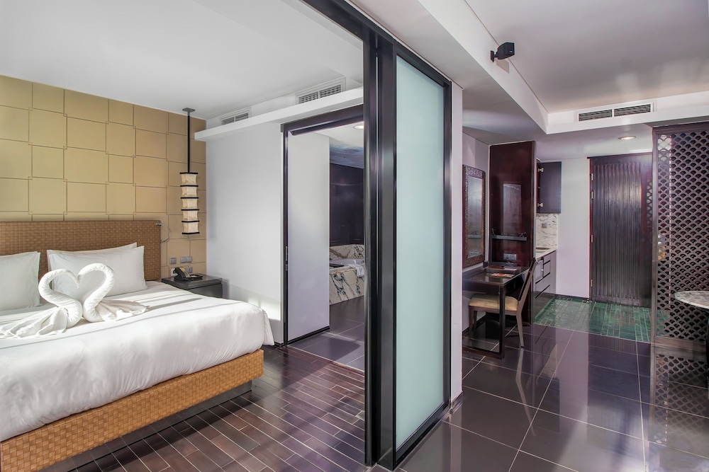 DELUXE, SUITE