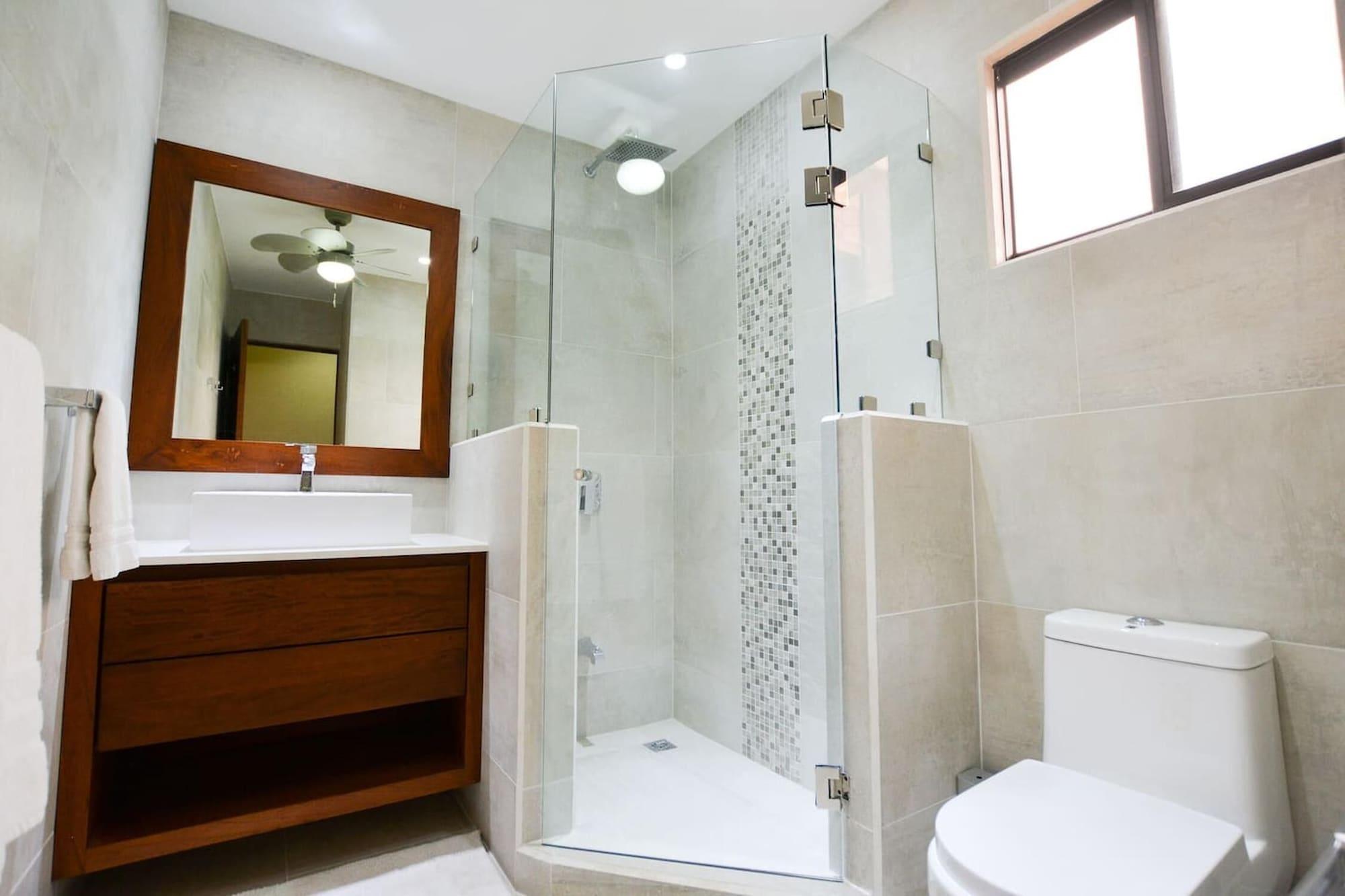 Spectacular - Spacious unit in Flamingo in front of the beach 30/34