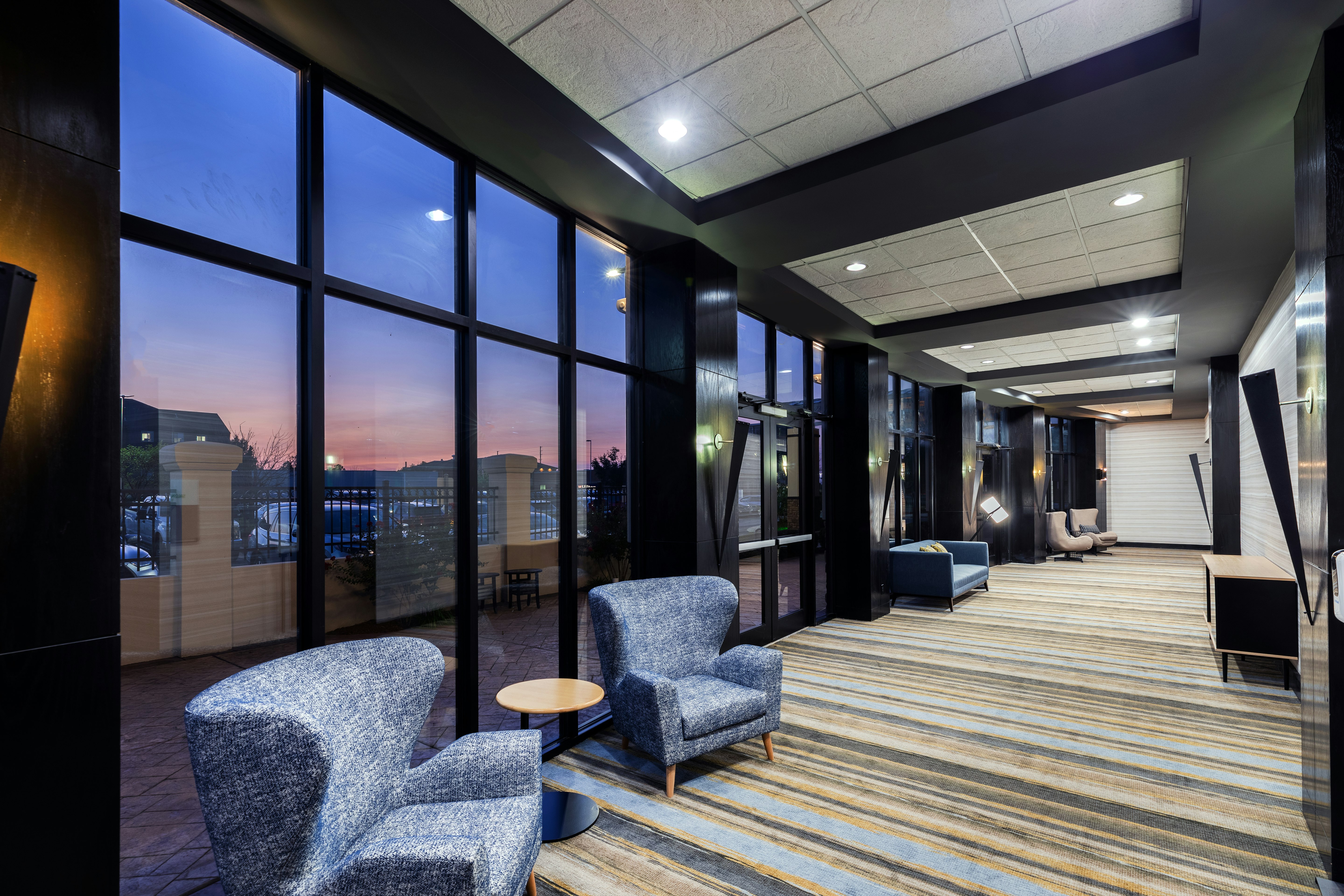 Holiday Inn Hotel & Suites Tulsa South 36/56