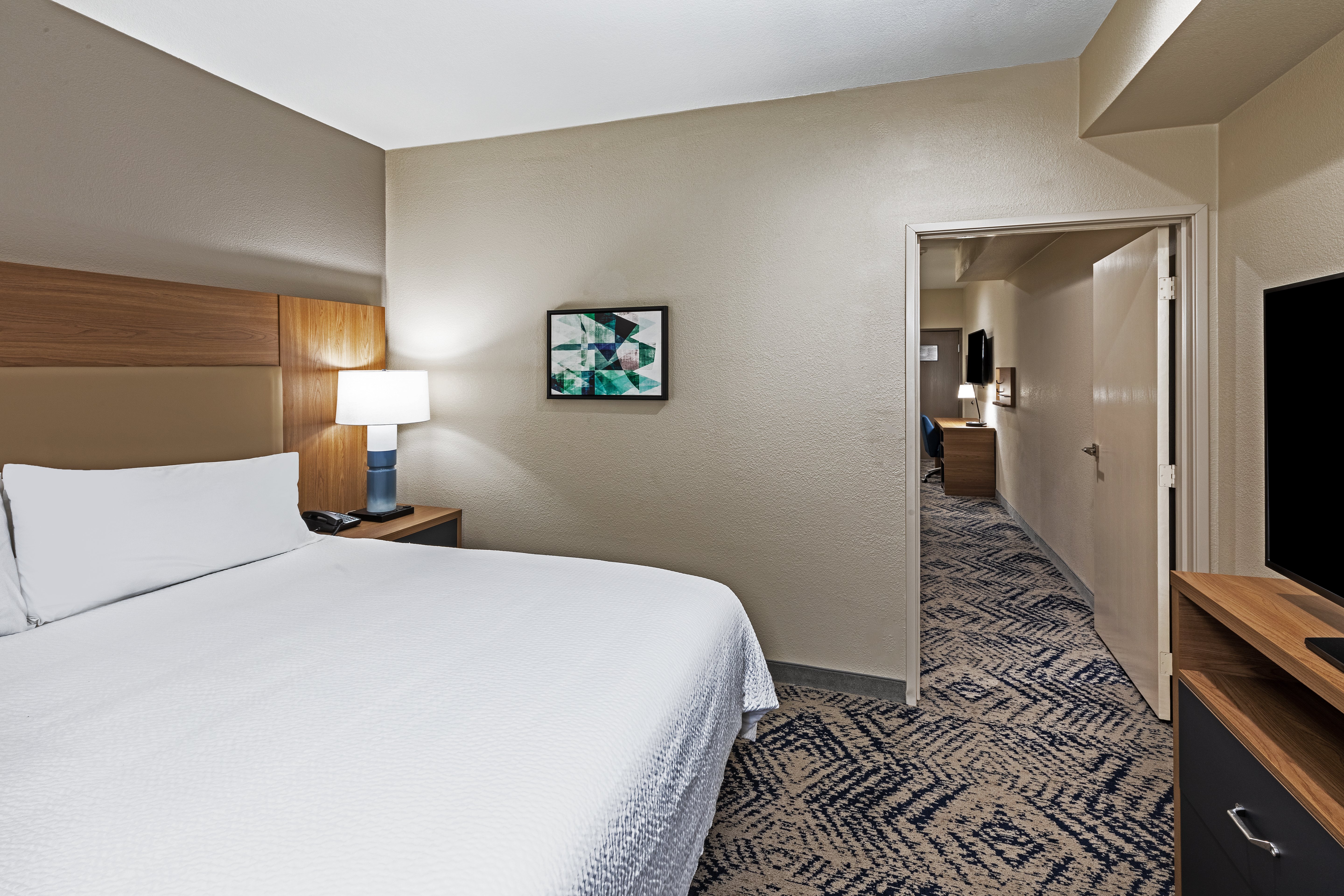 1 BEDROOM, SUITE