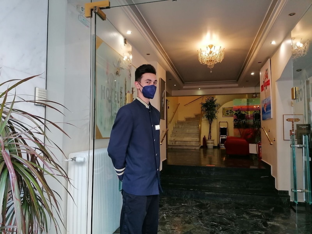Triton Hotel 7/46