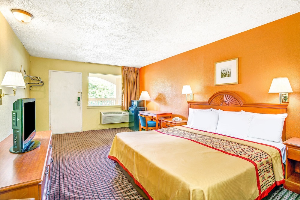 Days Inn by Wyndham Chesapeake 19/45