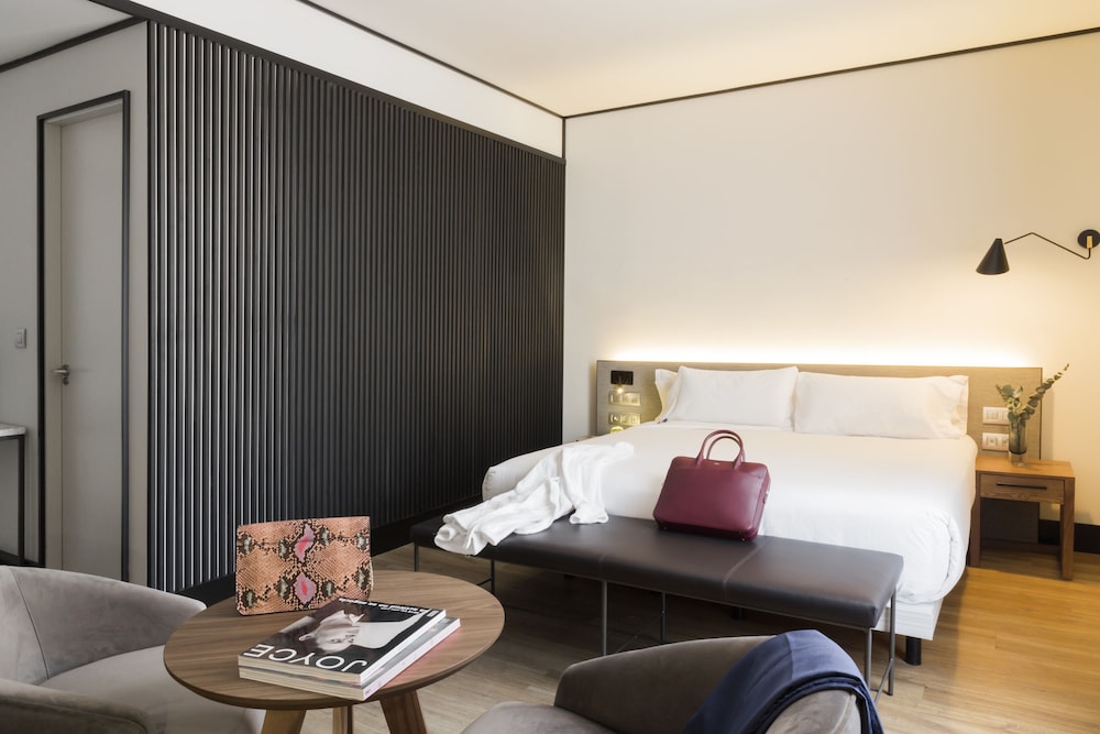 SUPERIOR, DOUBLE BED, CITY VIEW