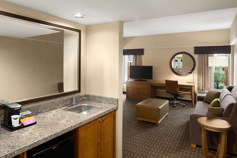 Hampton Inn & Suites Clayton/St Louis-Galleria Area 42/61