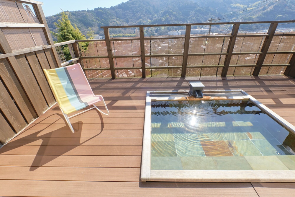 Open-Air Hot Spring Ryokan -Suikoen- [VR] 17/46