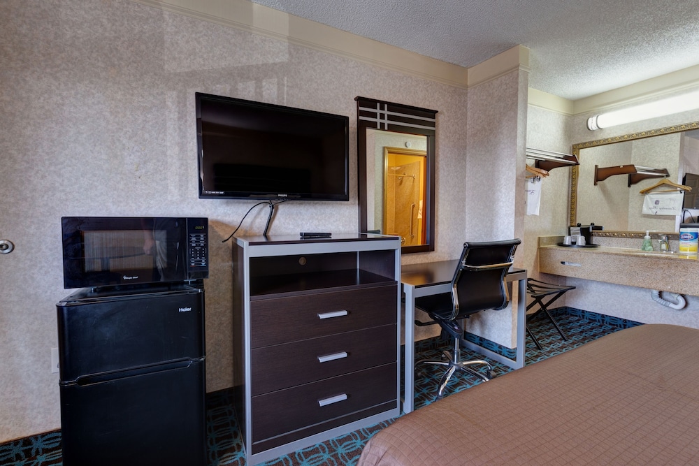 Deluxe Inn Fayetteville 47/61