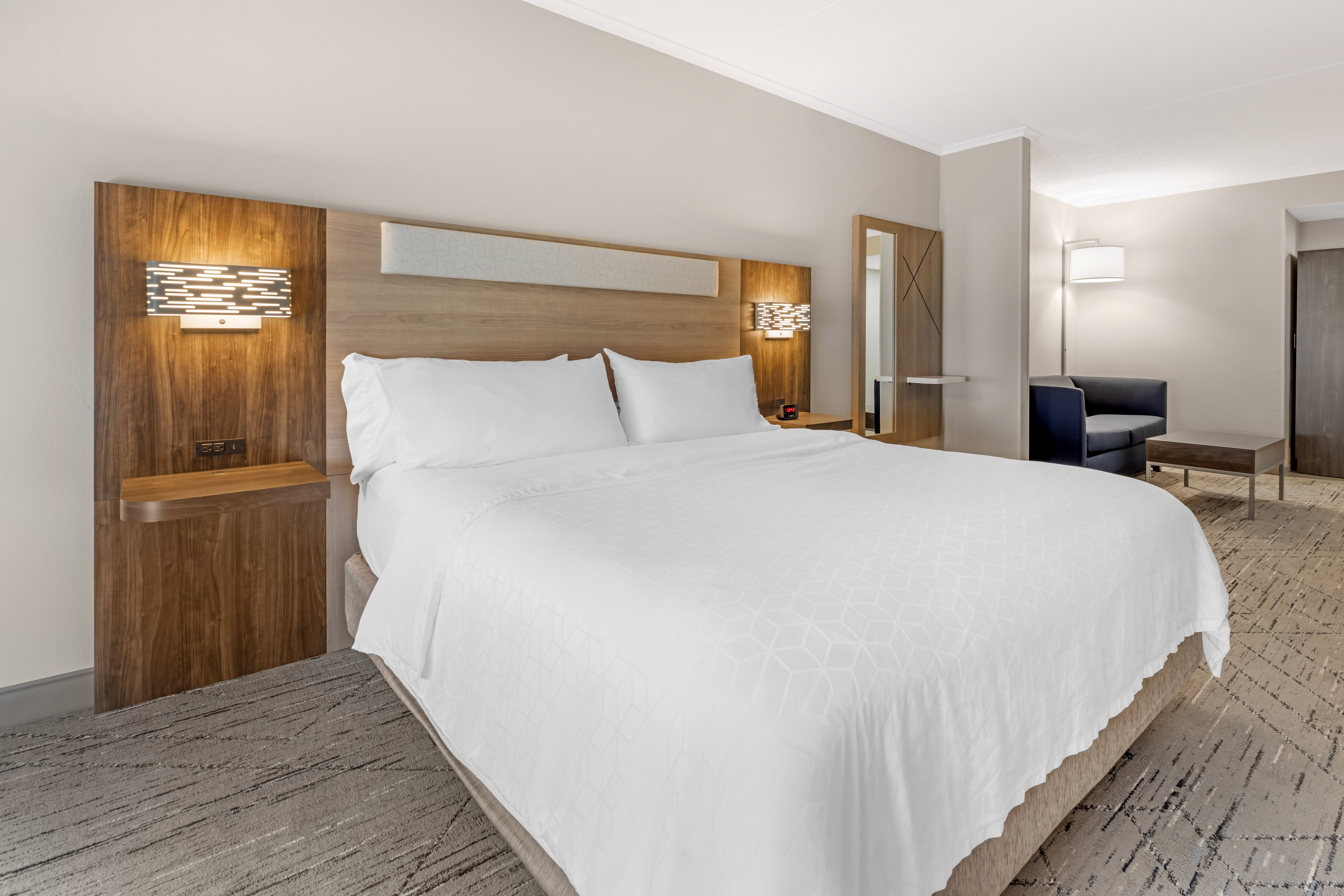 Holiday Inn Express Breezewood 12/67