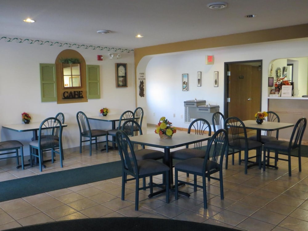 AmeriVu Inn and Suites-Stanley 31/47