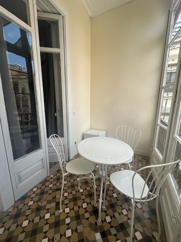 Hostal Balmes Centro 50/50