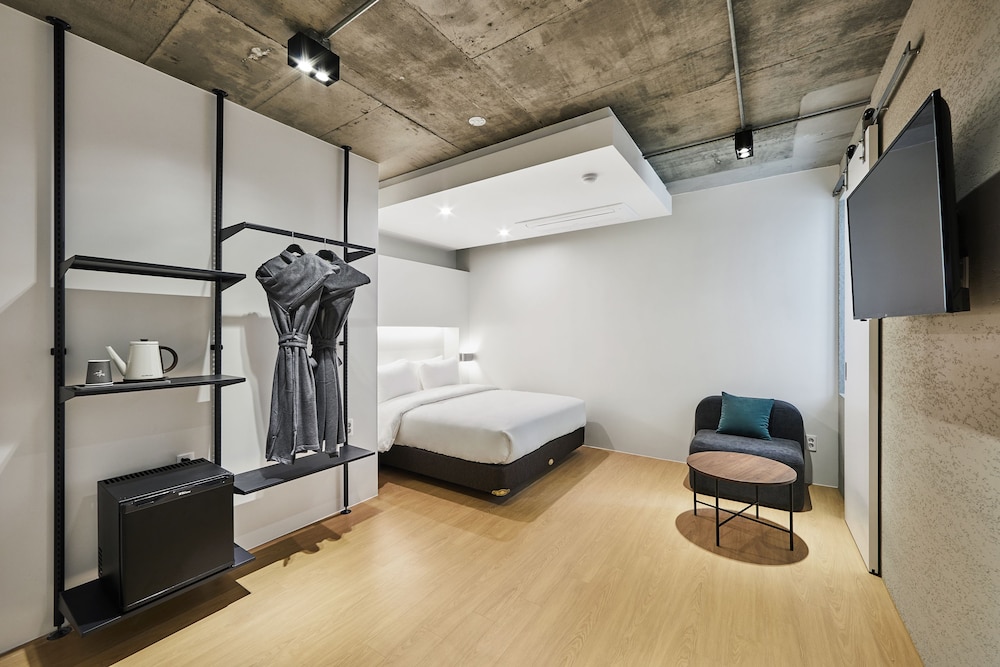 Hotel Intro 14/30