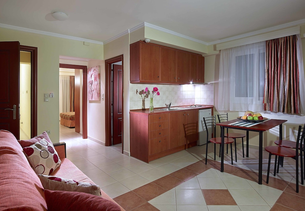 Avantis Suites Hotel 10/50