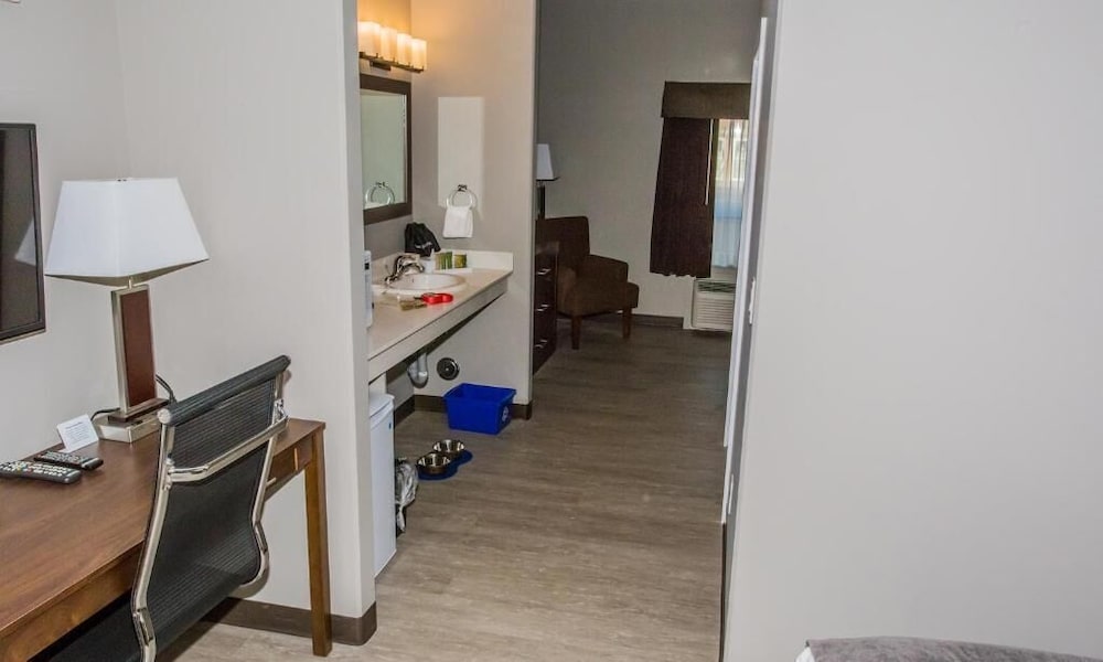The Souris Hotel 14/14