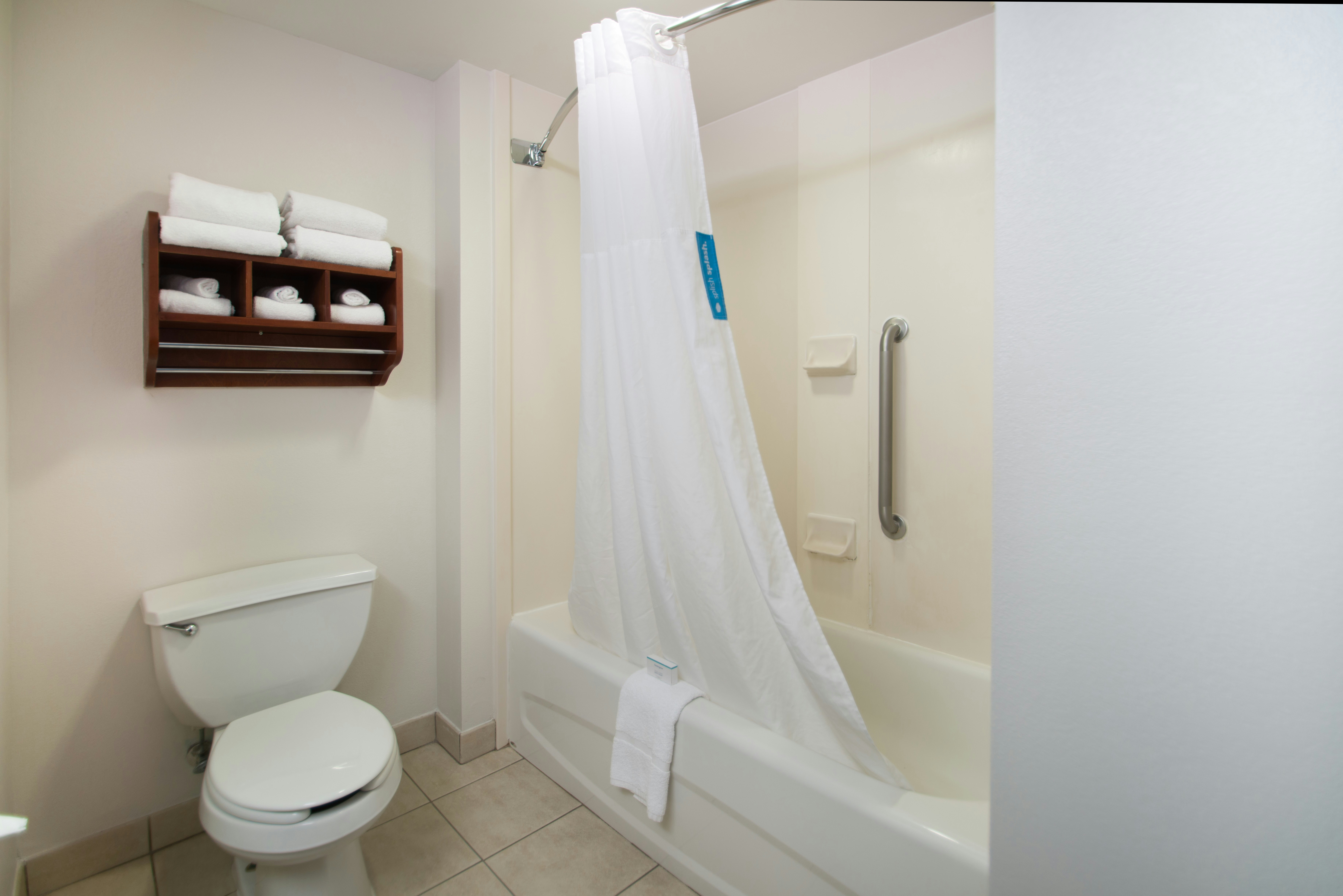 غرفة بسرير كينج، Hampton Inn Linden 3/4