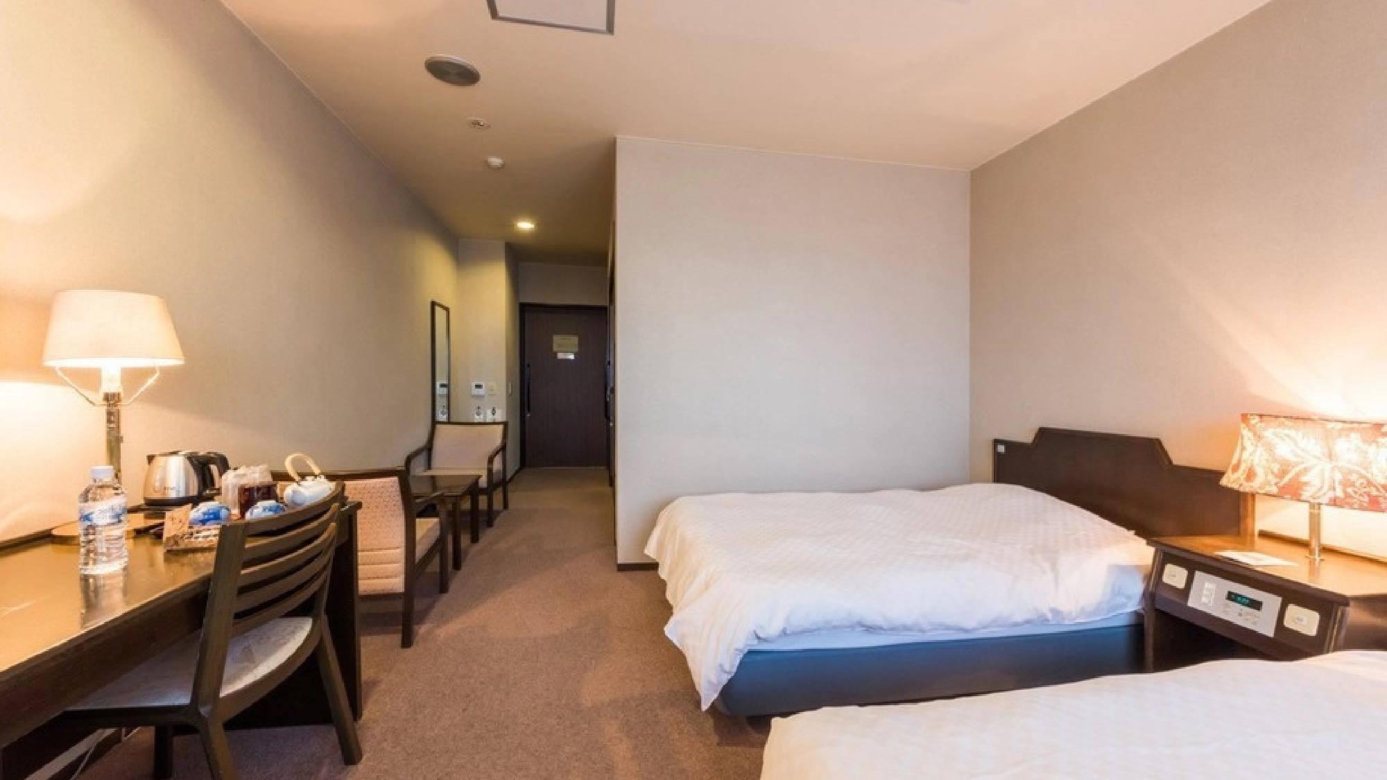 Universal, Twin Beds