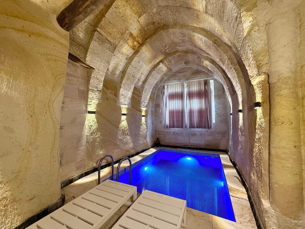Crassus Cave Hotel 24/50