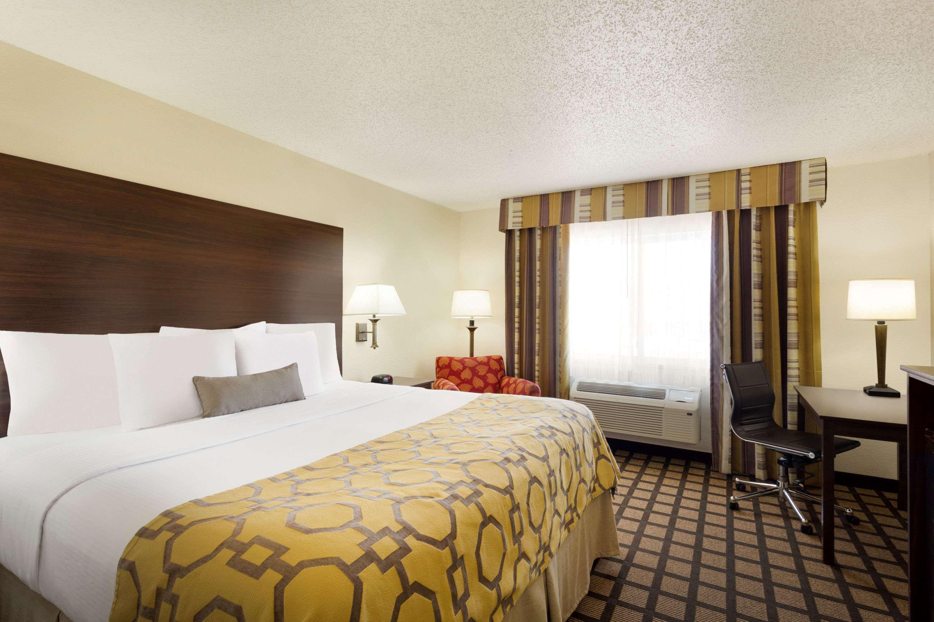 Baymont By Wyndham Salina 10/31