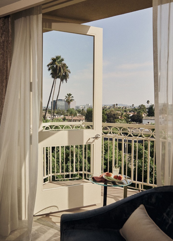 L Ermitage Beverly Hills 4/67