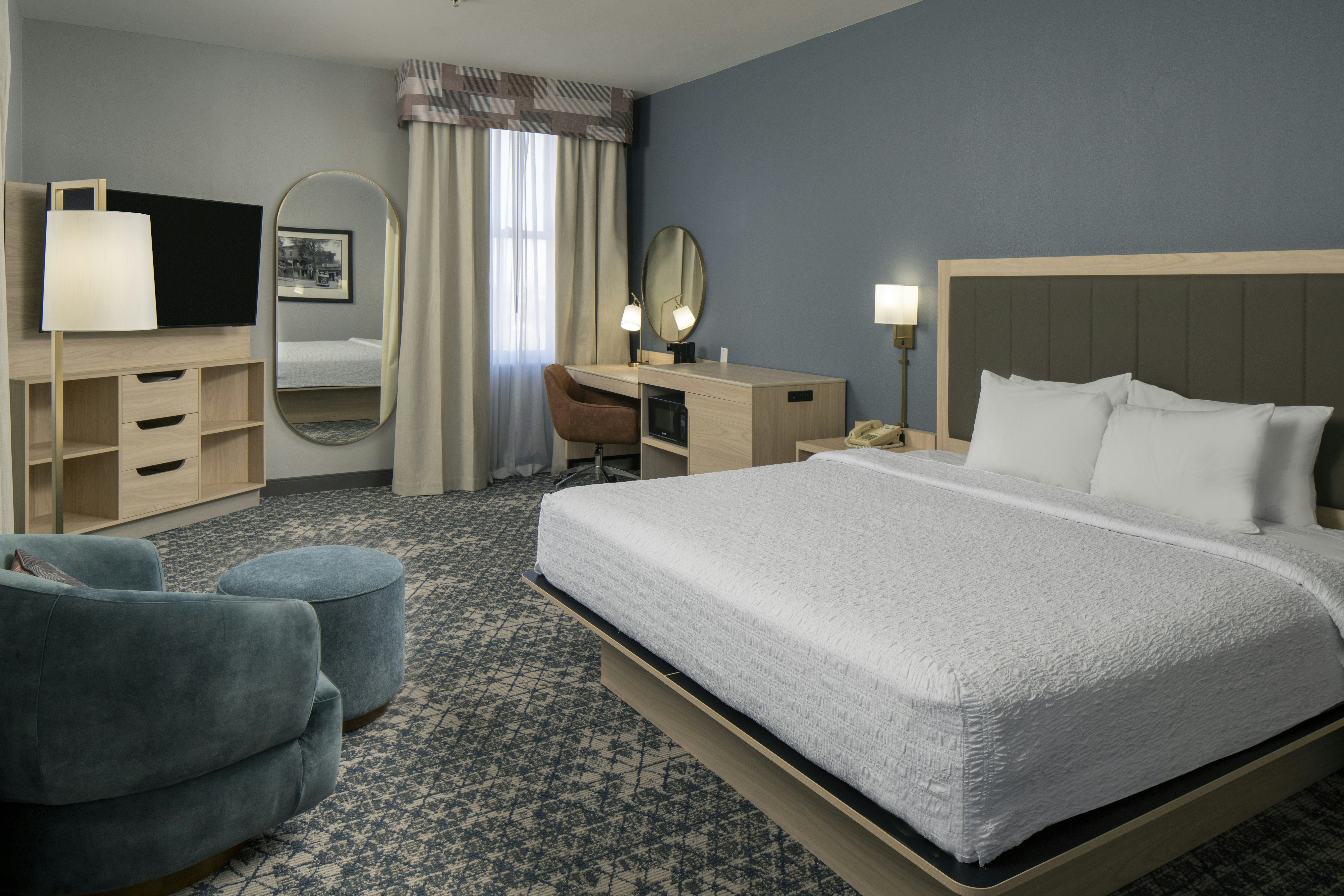 STUDIO, KING BED, ACCESSIBLE