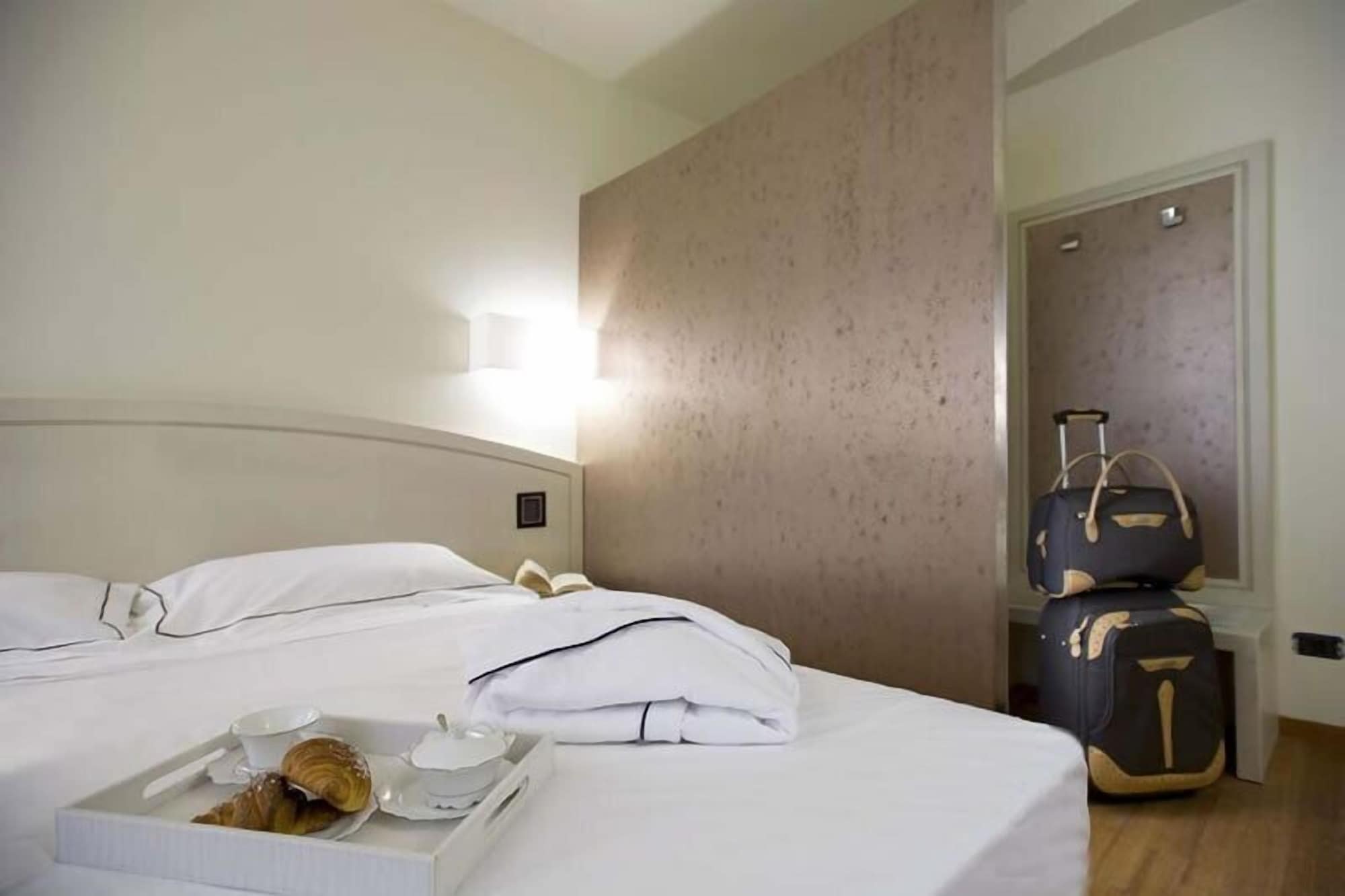 غرفة قياسية بسرير مزدوج، Hotel Napoleon 4/4