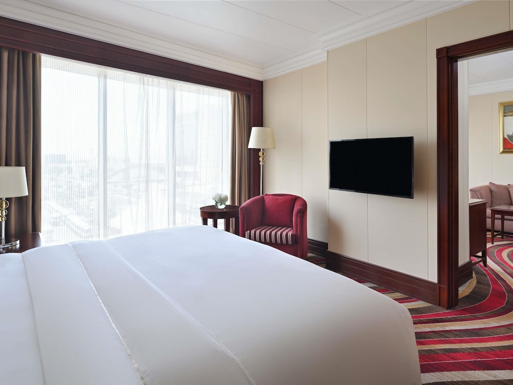 BUSINESS, SUITE, KING BED