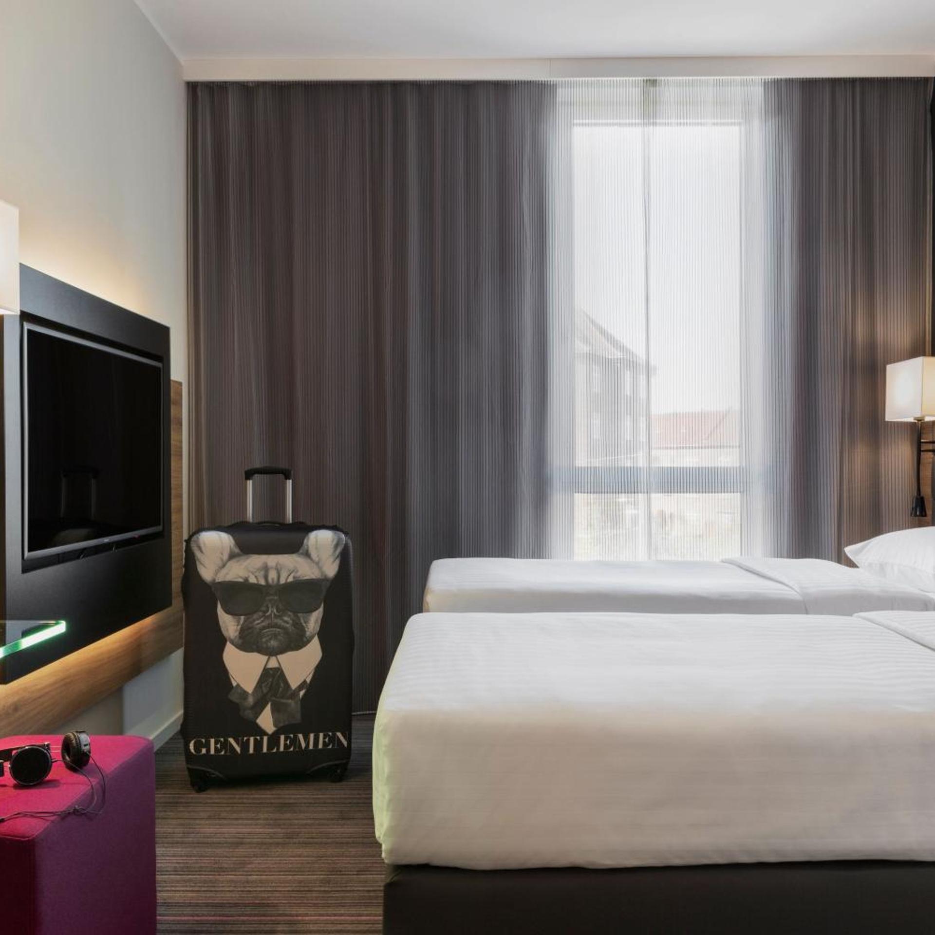 Moxy, Twin Beds
