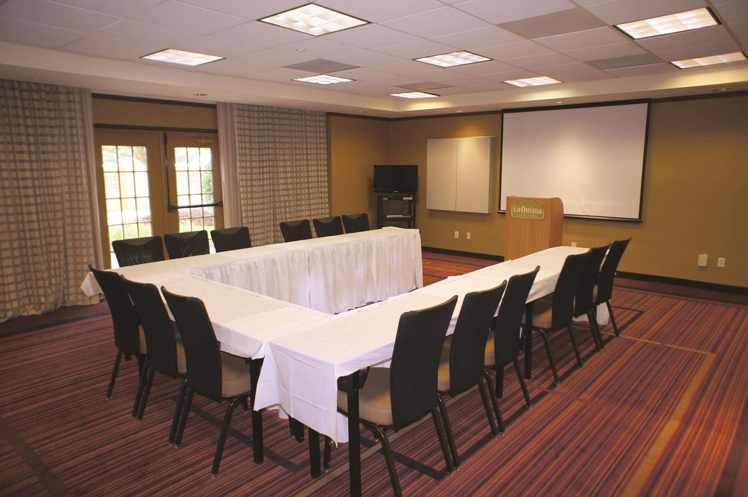 La Quinta Inn & Suites by Wyndham Raleigh/Durham Southpoint 31/38