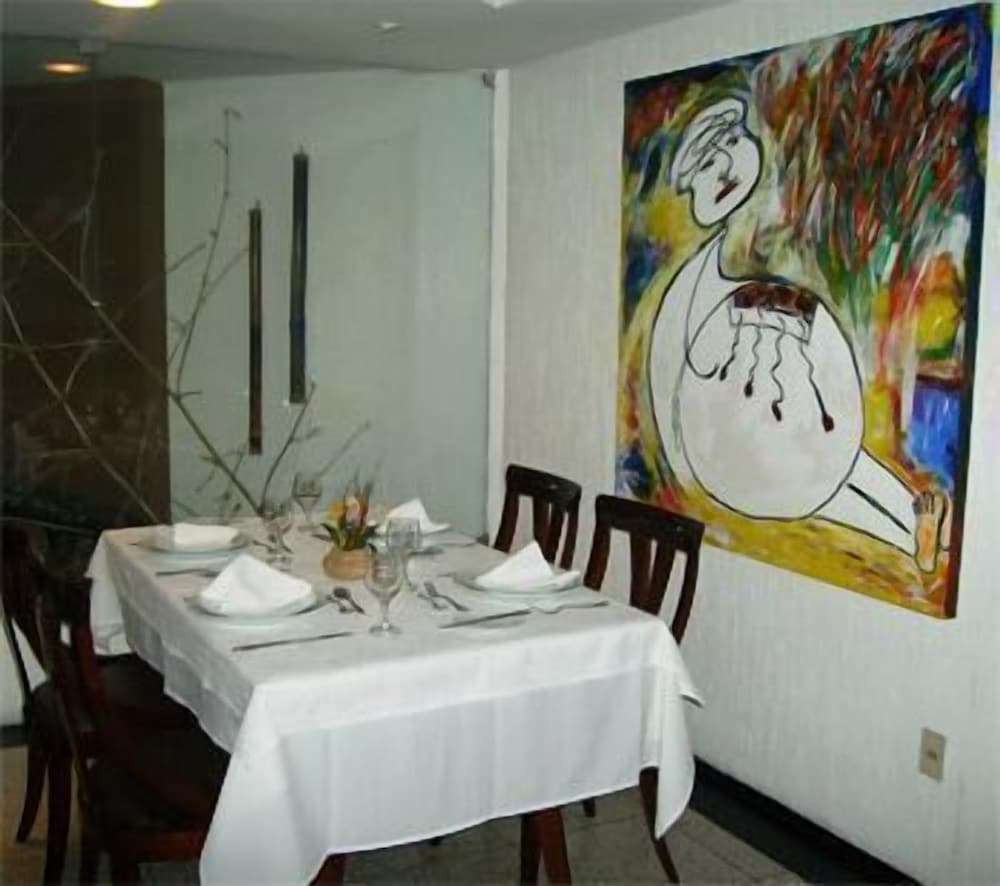 Plaza Praia Suites 64/75