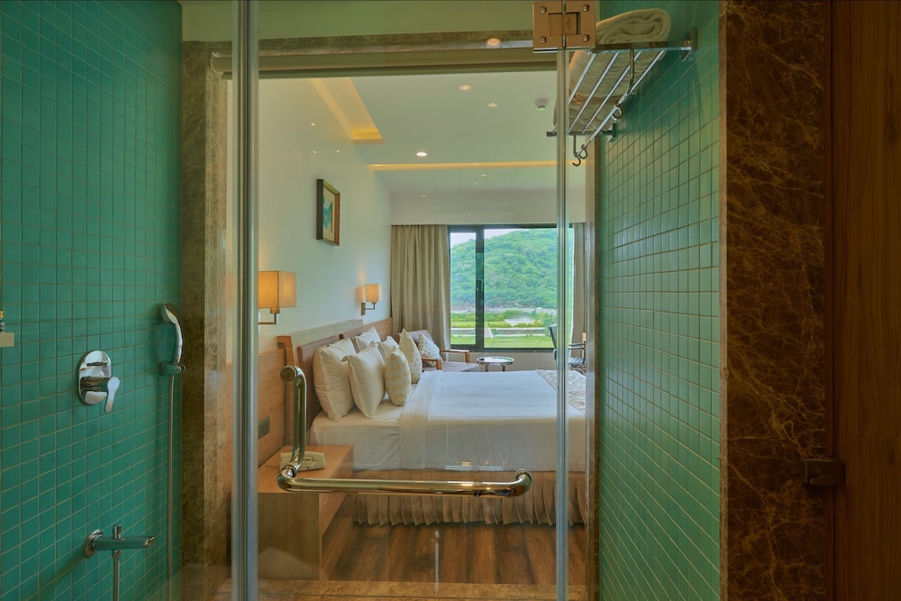 Blu Feather Hotel & Spa 69/69