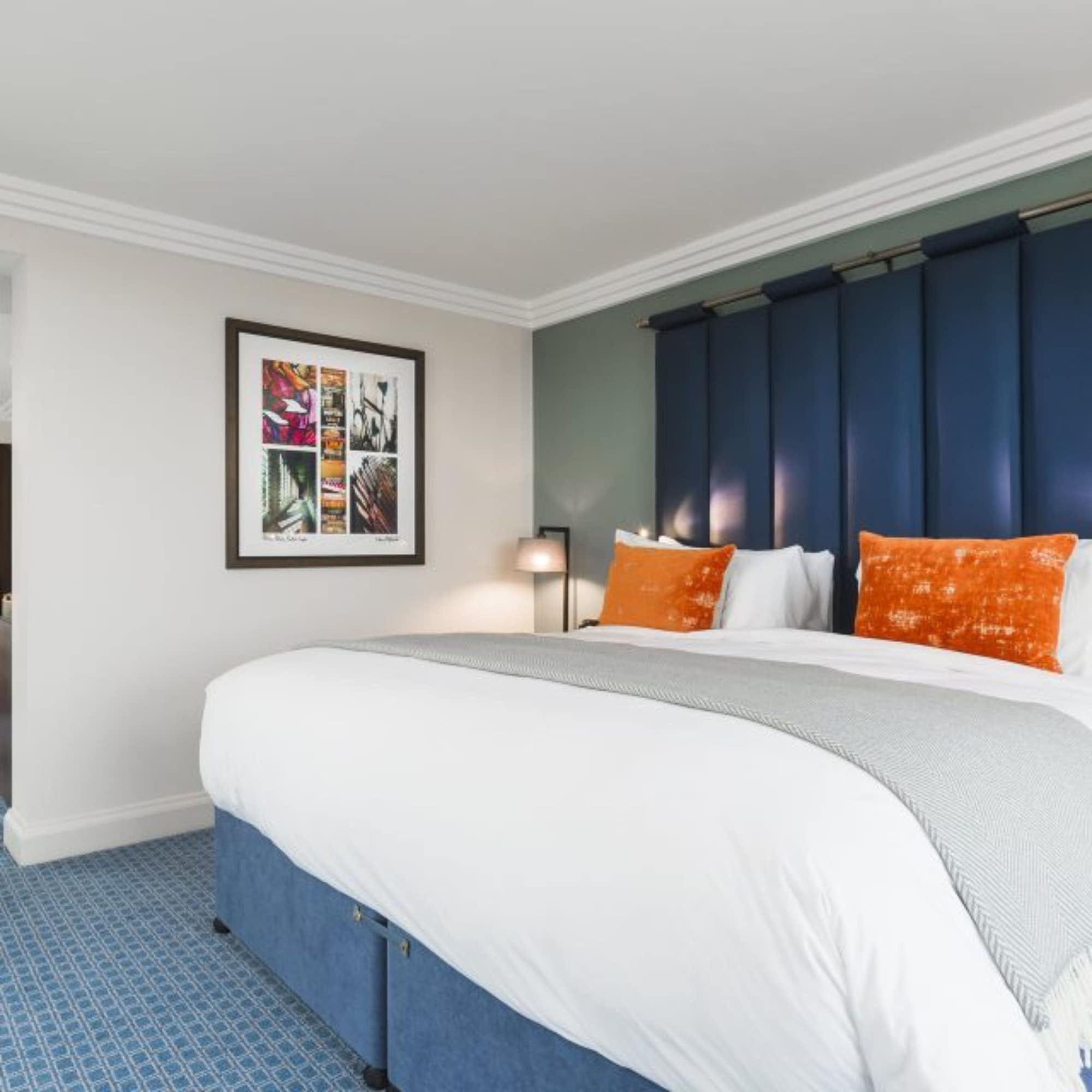 EXECUTIVE, SUITE