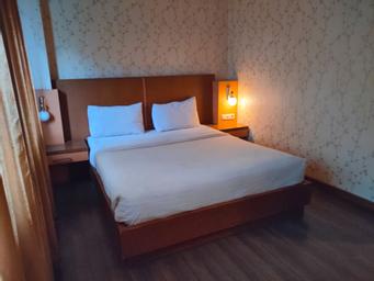 ROOM, DOUBLE OR TWIN BED