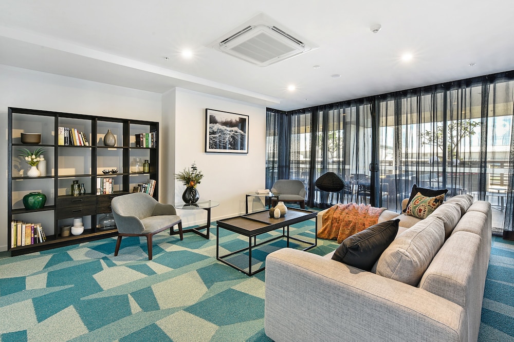 Qube Broadbeach 32/50