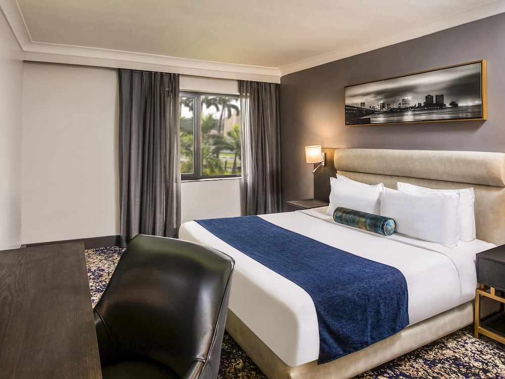 DELUXE, 2 QUEEN BEDS