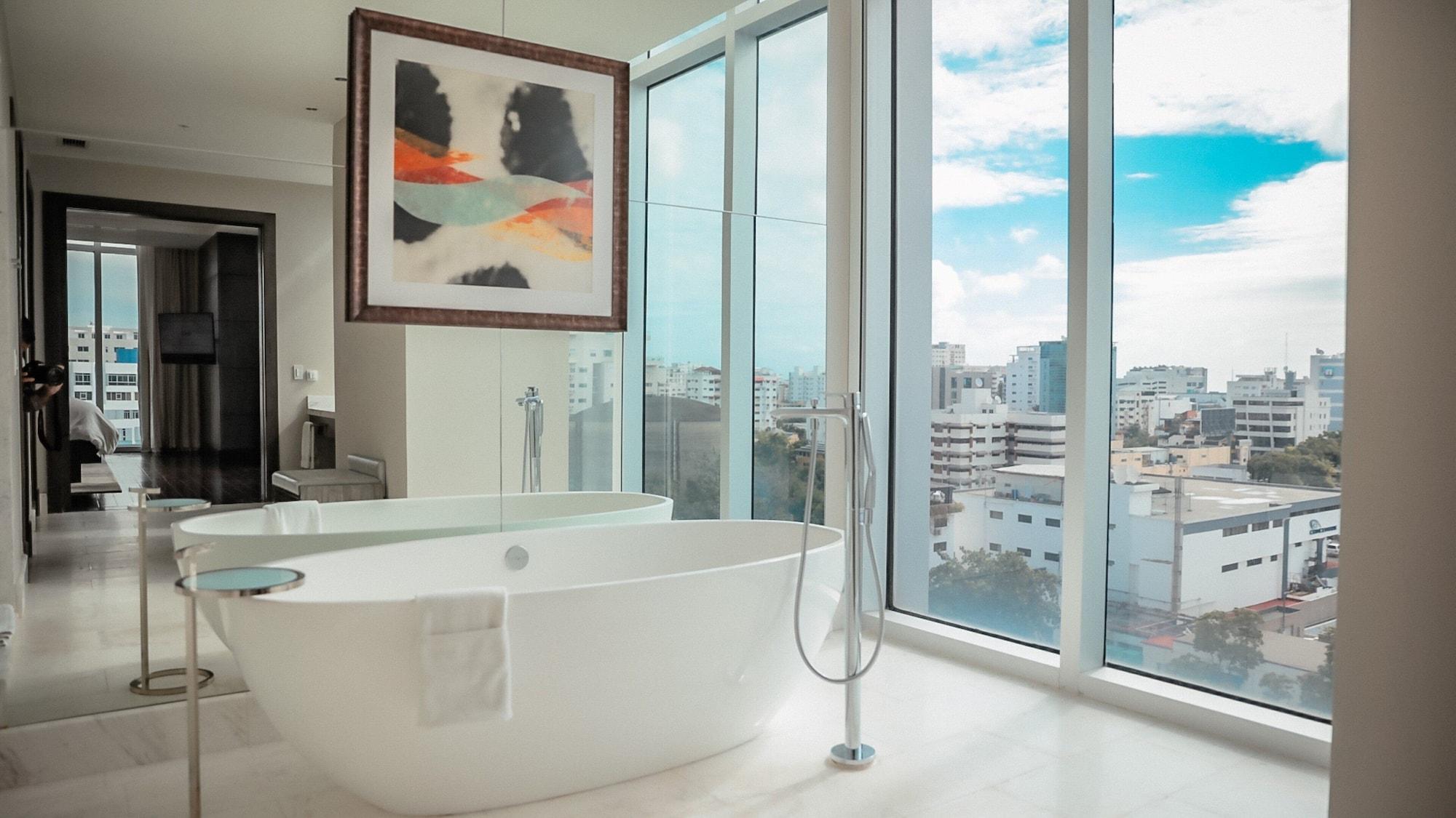 1 Bedroom, Suite, Club Lounge Access