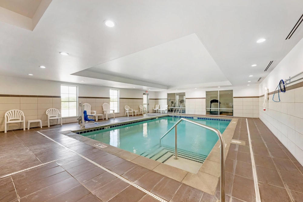 Comfort Suites West Omaha, NE 19/50