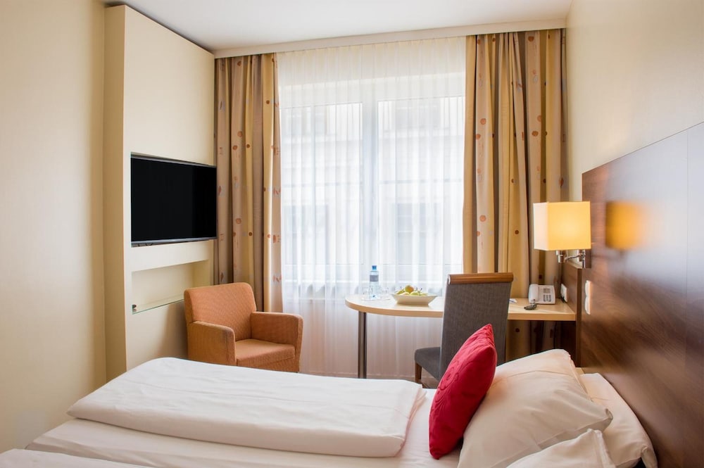 ALPHA HOTEL 15/33