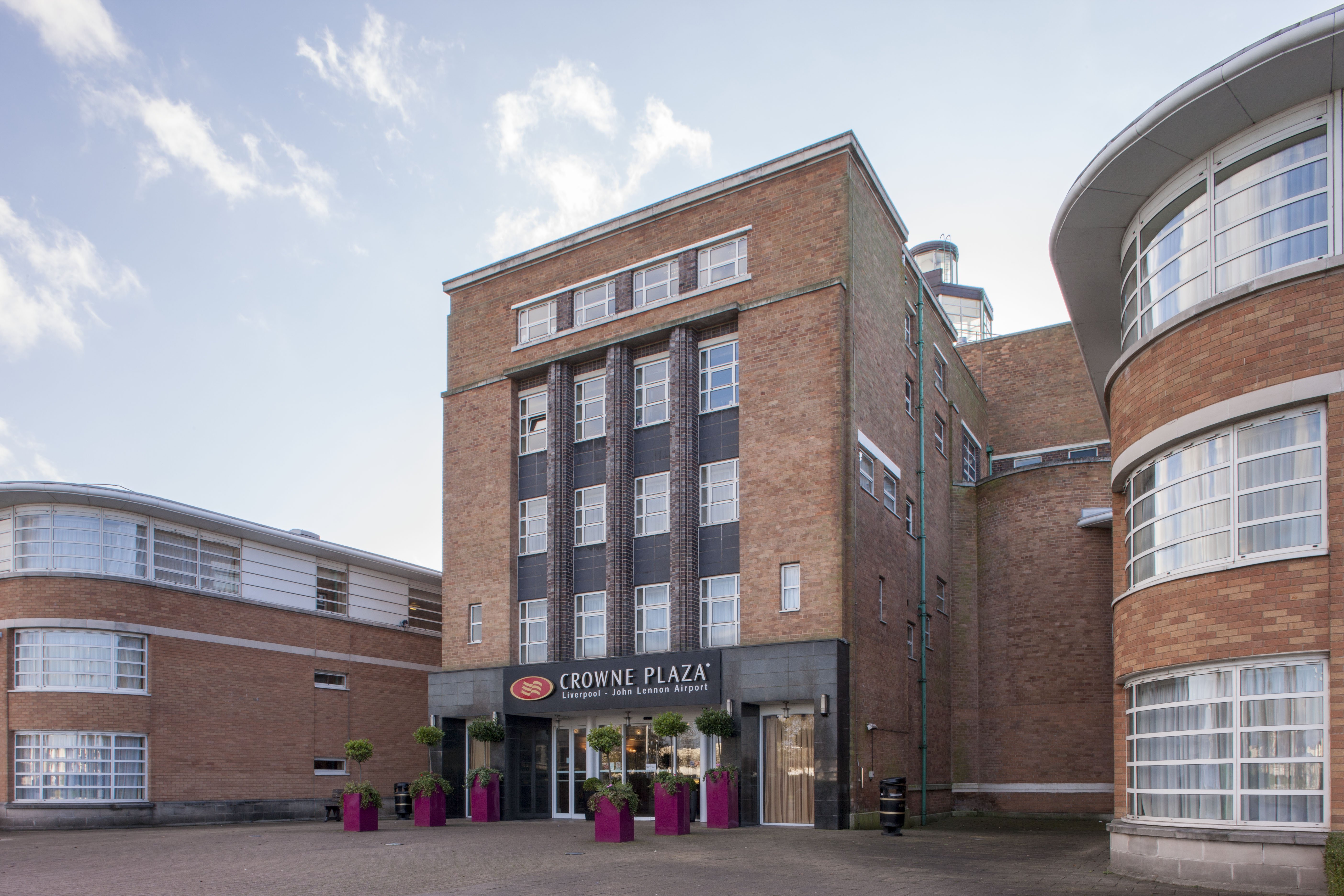 Crowne Plaza Liverpool John Lennon Airport 80/82