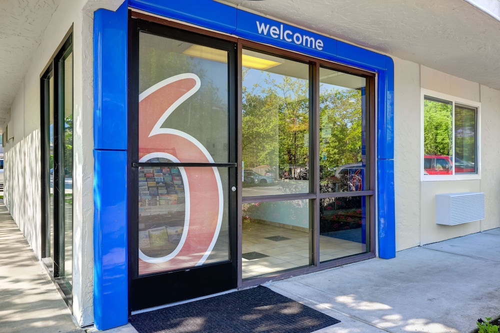Motel6 Issaquah, WA - Seattle - East 35/43