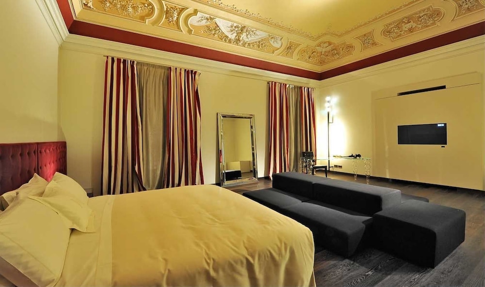 LUXURY, SUITE, CITY VIEW
