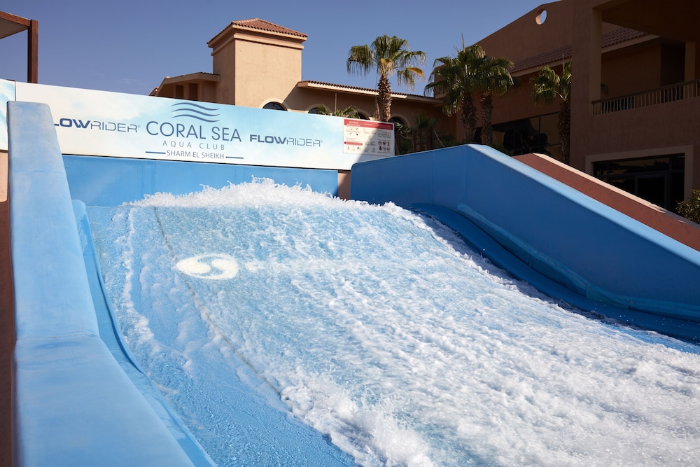 Coral Sea Holiday Resort And Aqua Park 73/77