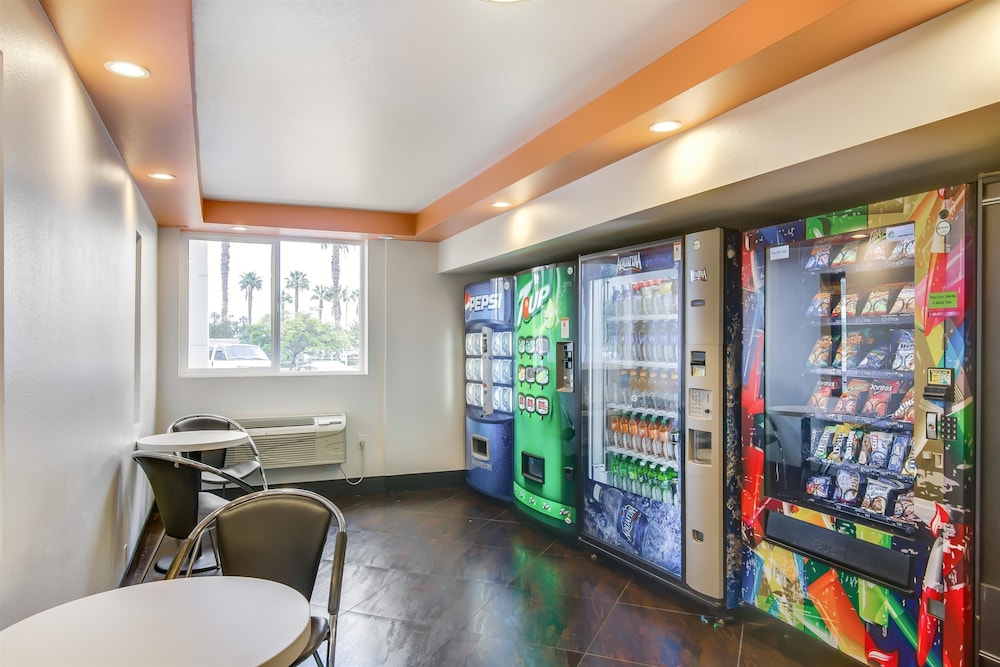 Motel6 Carson, CA 38/59