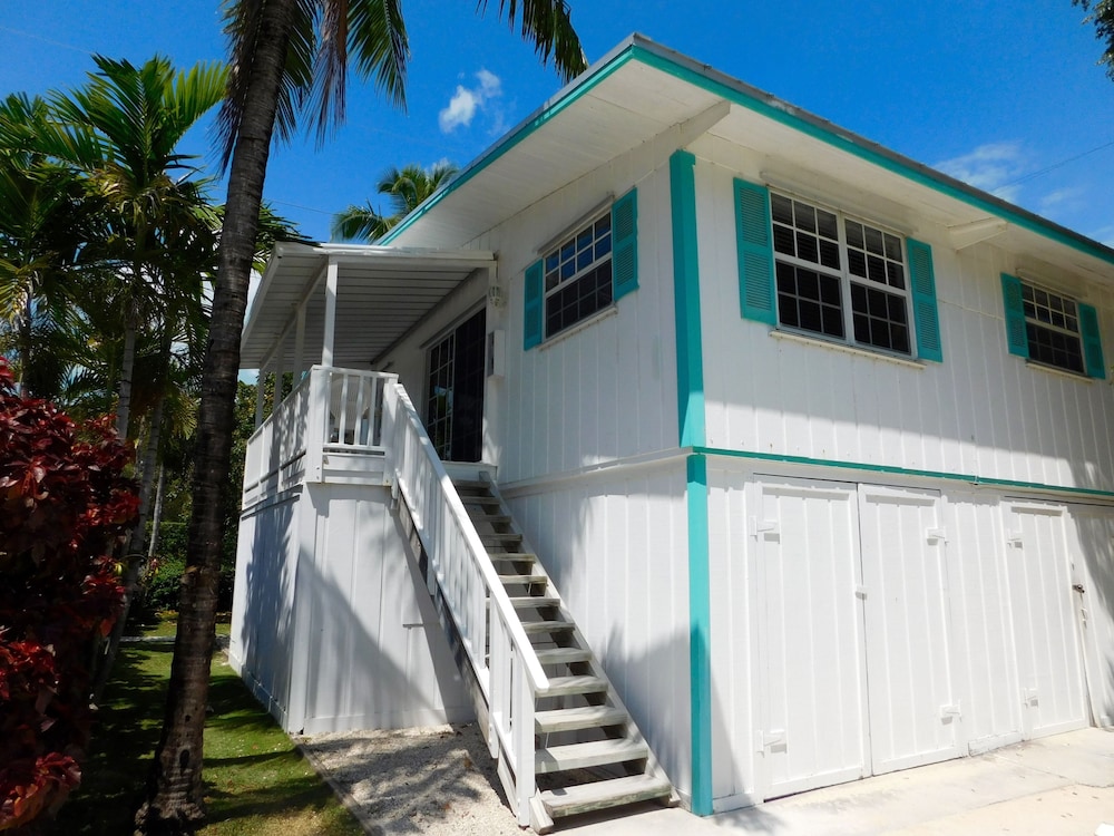 Pines Palms Resort 8/73