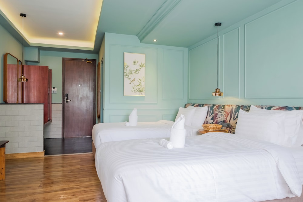 DELUXE, TWIN BEDS