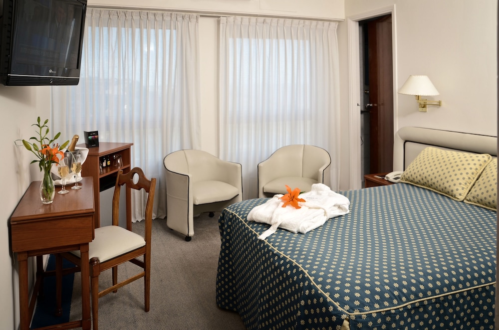 Hotel Iruna 68/72